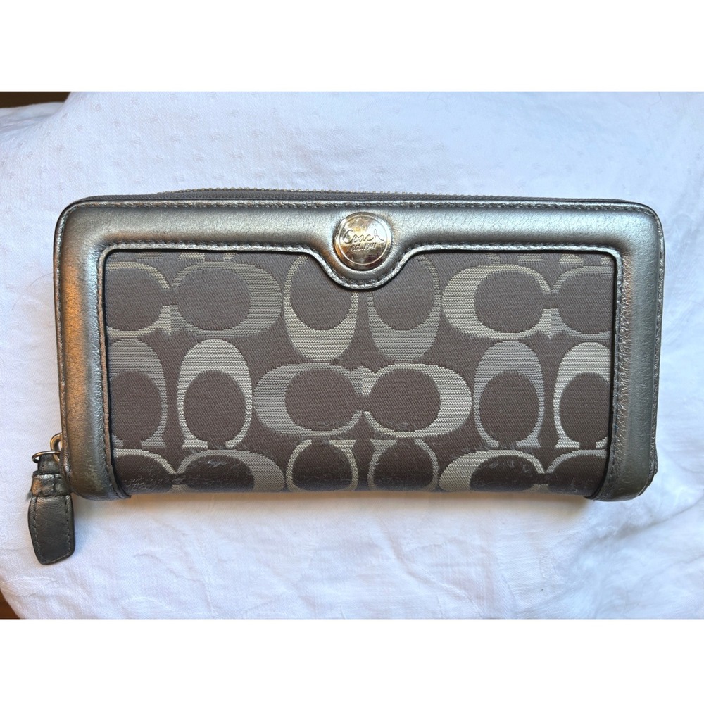 Coach Signature C Zip Around Wallet Metallic Silver Leather Trim Gray Jacquard